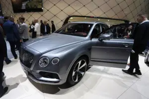 Bentley Bentayga V8 - Salone di Ginevra 2018