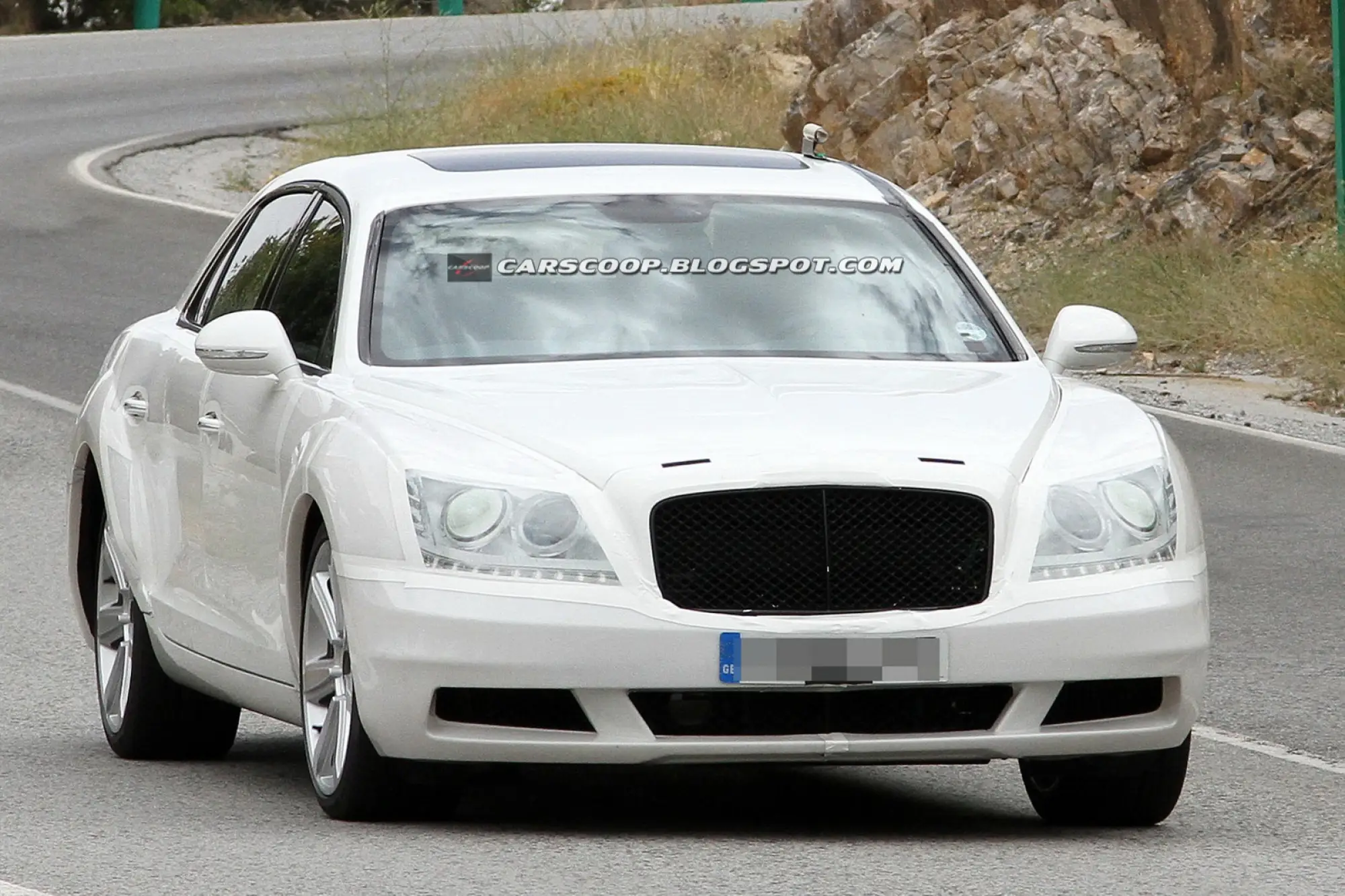 Bentley Continental Flying Spur restyling foto spia agosto 2012 - 5