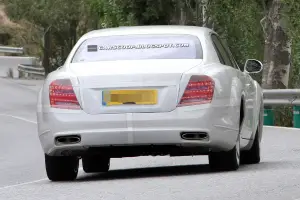 Bentley Continental Flying Spur restyling foto spia agosto 2012 - 7