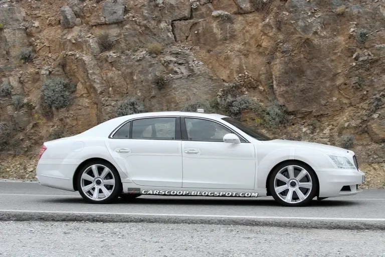 Bentley Continental Flying Spur restyling foto spia agosto 2012 - 9