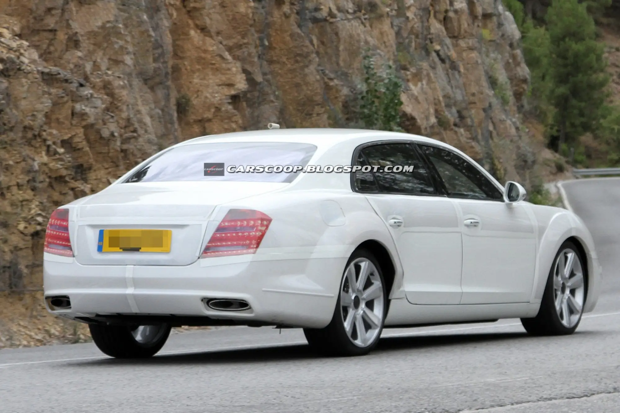 Bentley Continental Flying Spur restyling foto spia agosto 2012 - 10