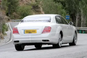 Bentley Continental Flying Spur restyling foto spia agosto 2012 - 11