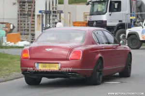 Bentley Continental Flying Spur V8 foto spia - 2