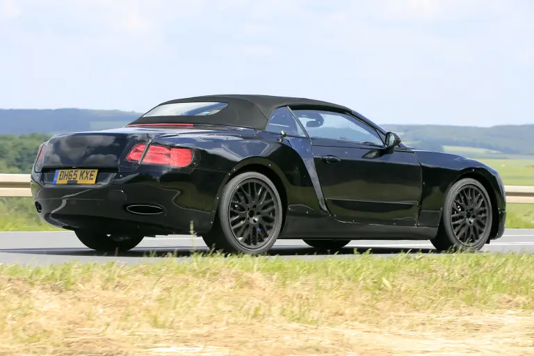 Bentley Continental GT Convertible foto spia - 13