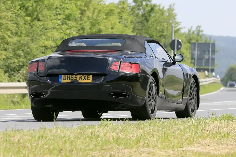 Bentley Continental GT Convertible foto spia - 15