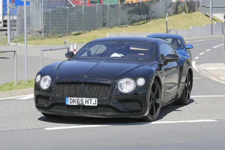 Bentley Continental GT coupè foto spia 23 giugno 2016 Nurburgring - 11