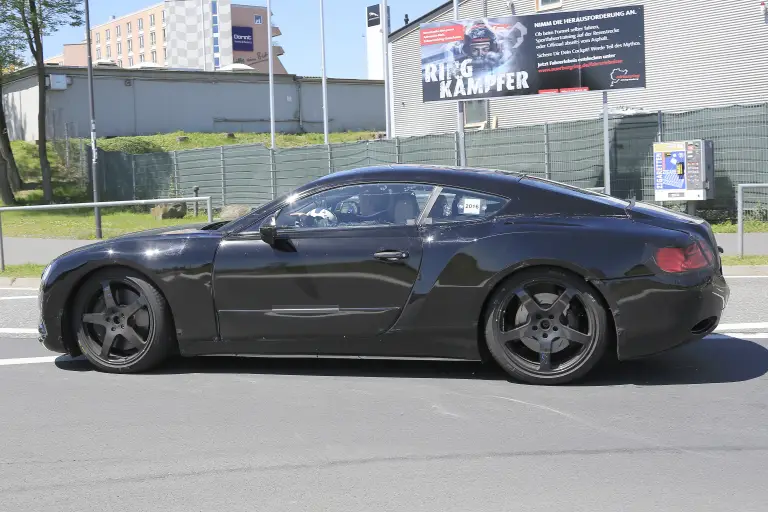 Bentley Continental GT coupè foto spia 23 giugno 2016 Nurburgring - 15