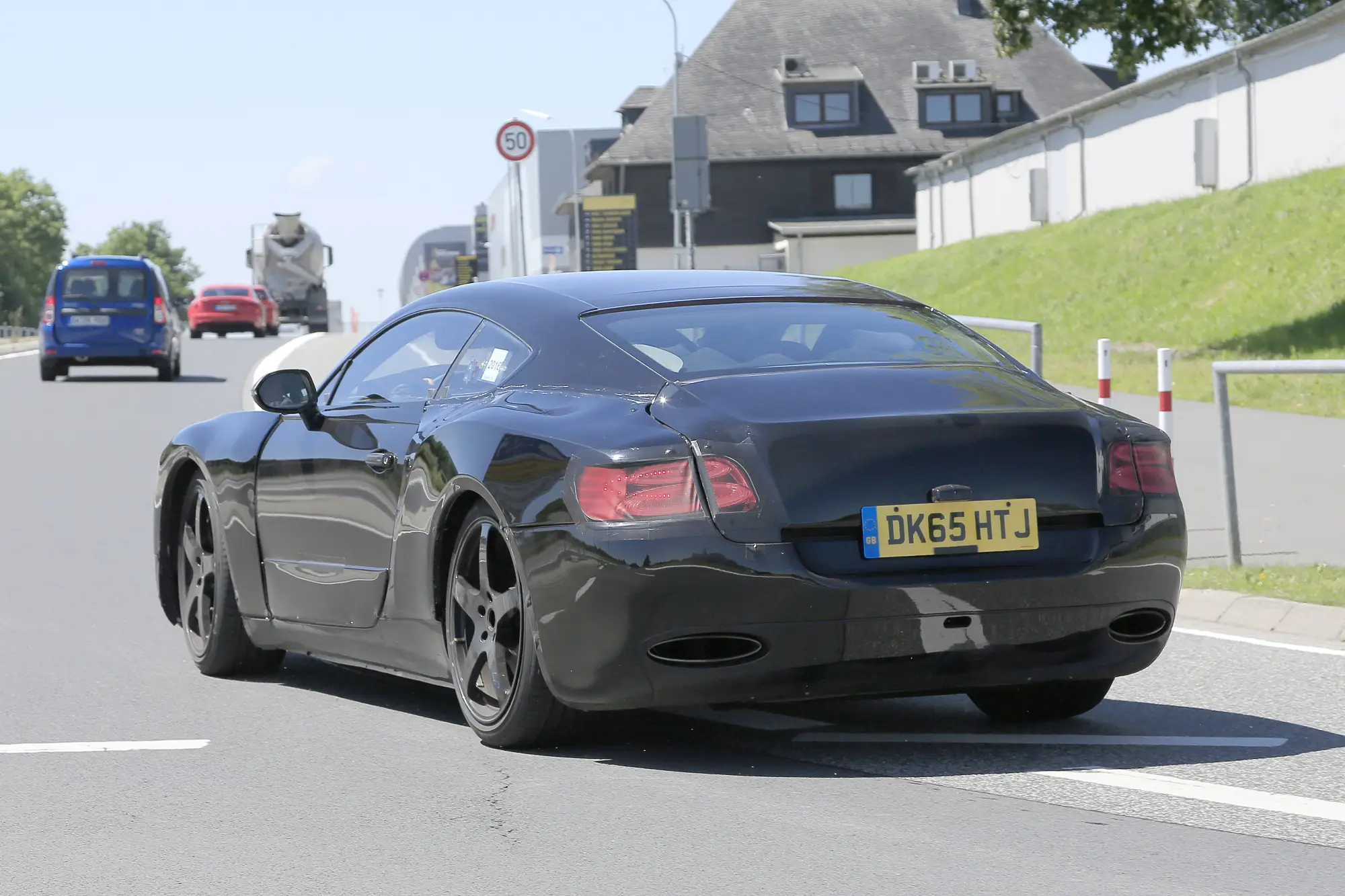 Bentley Continental GT coupè foto spia 23 giugno 2016 Nurburgring - 17