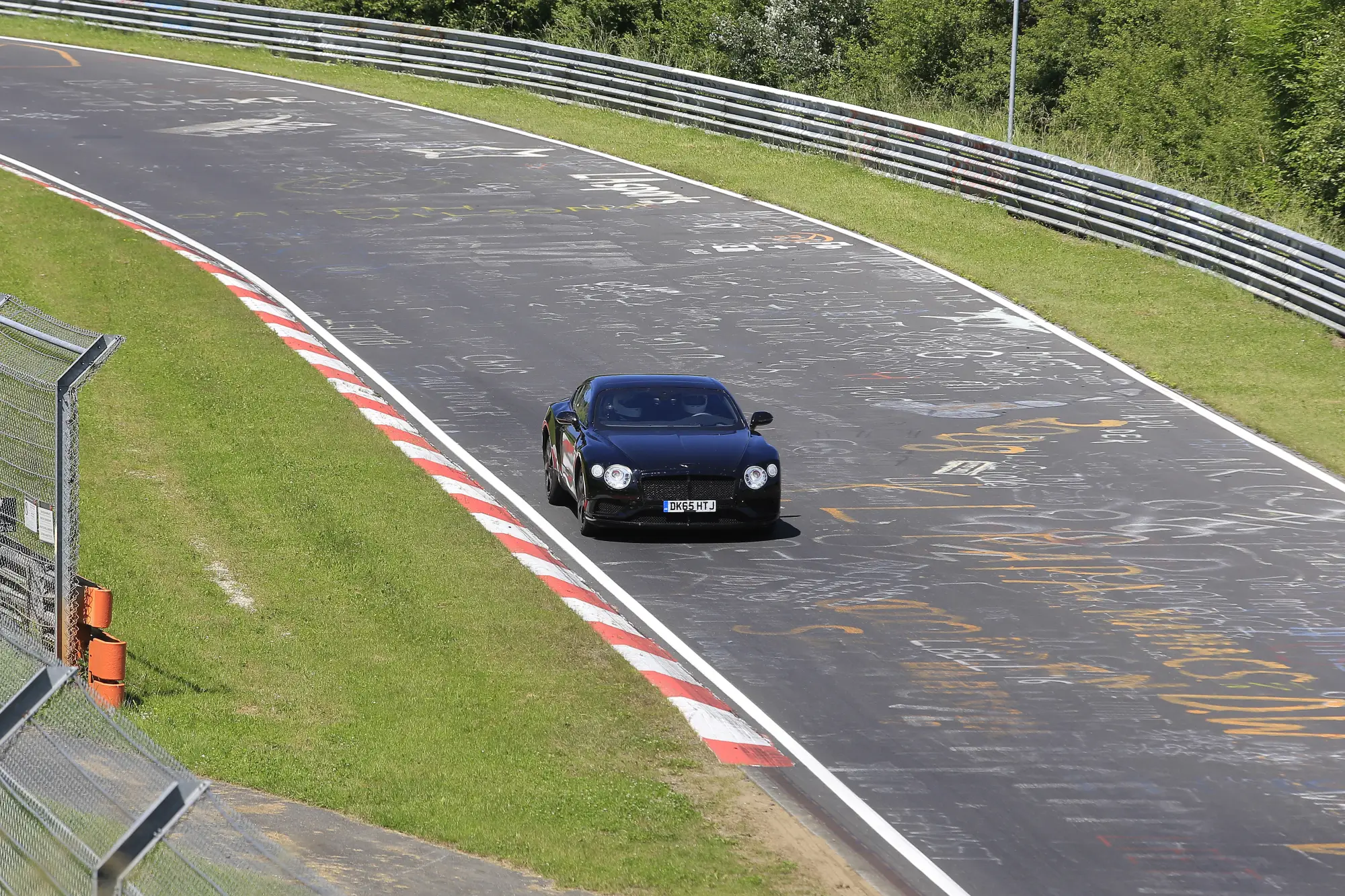 Bentley Continental GT coupè foto spia 23 giugno 2016 Nurburgring - 1