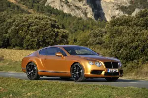 Bentley Continental GT V8 e Bentley Continental GTC V8