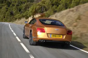 Bentley Continental GT V8 e Bentley Continental GTC V8