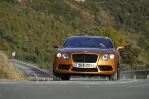 Bentley Continental GT V8 e Bentley Continental GTC V8