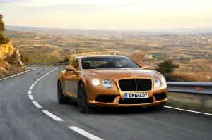 Bentley Continental GT V8 e Bentley Continental GTC V8