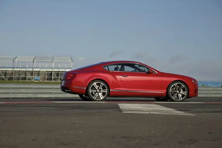 Bentley Continental GT V8 e GTC V8 - Foto ufficiali - 6