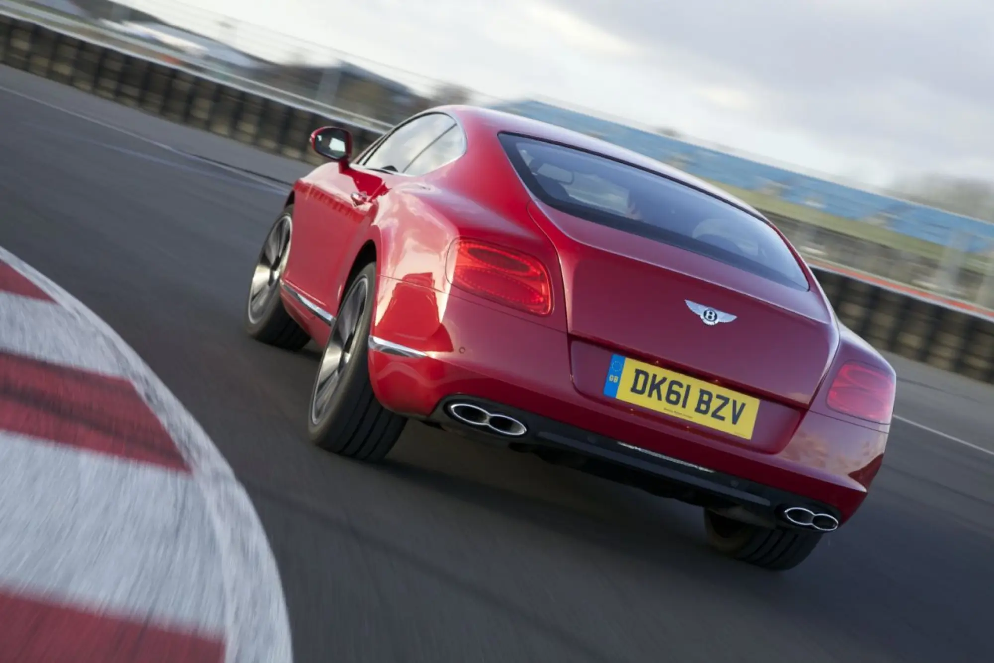 Bentley Continental GT V8 e GTC V8 - Foto ufficiali - 10