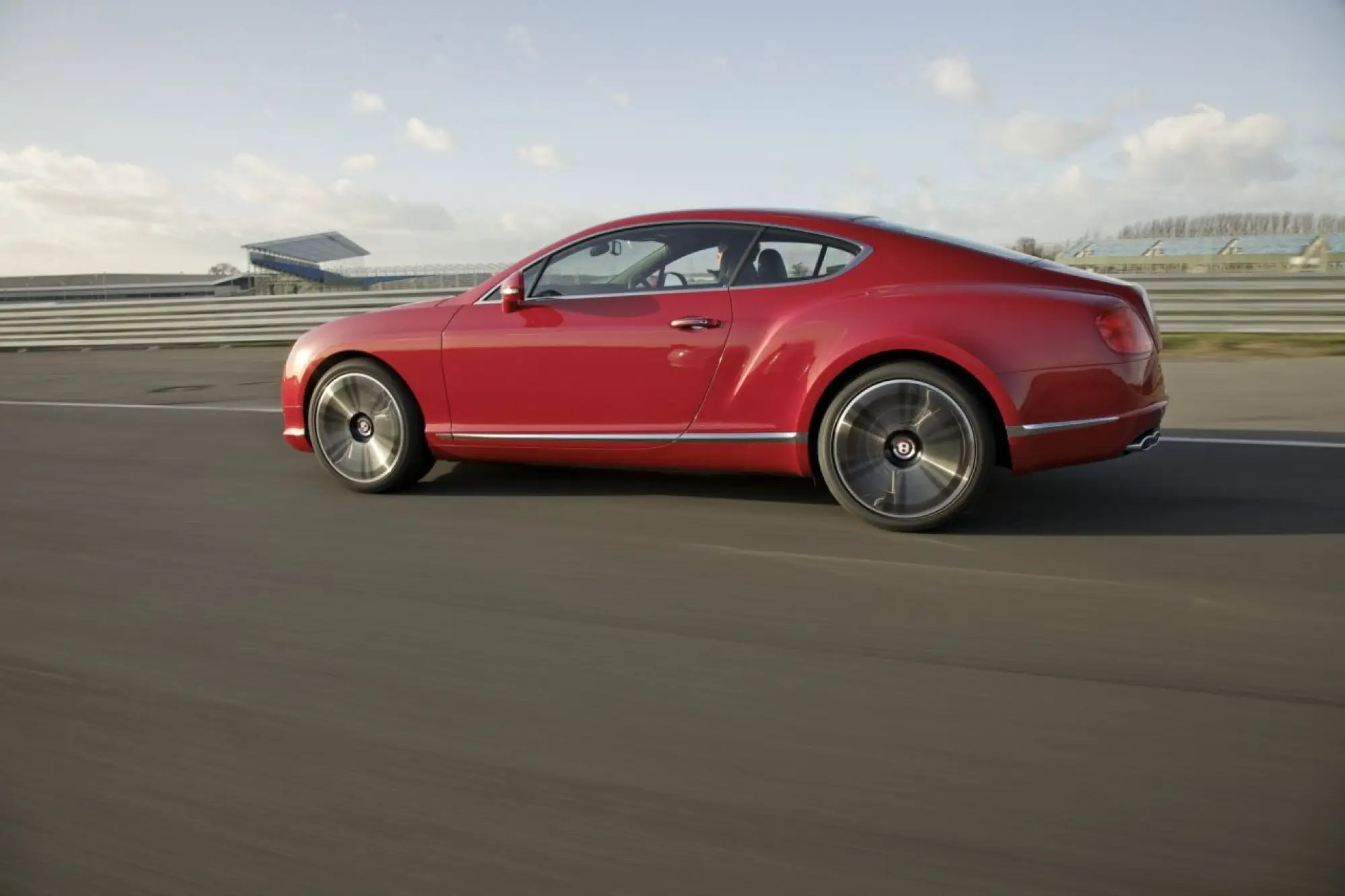 Bentley Continental GT V8 e GTC V8 - Foto ufficiali - 11