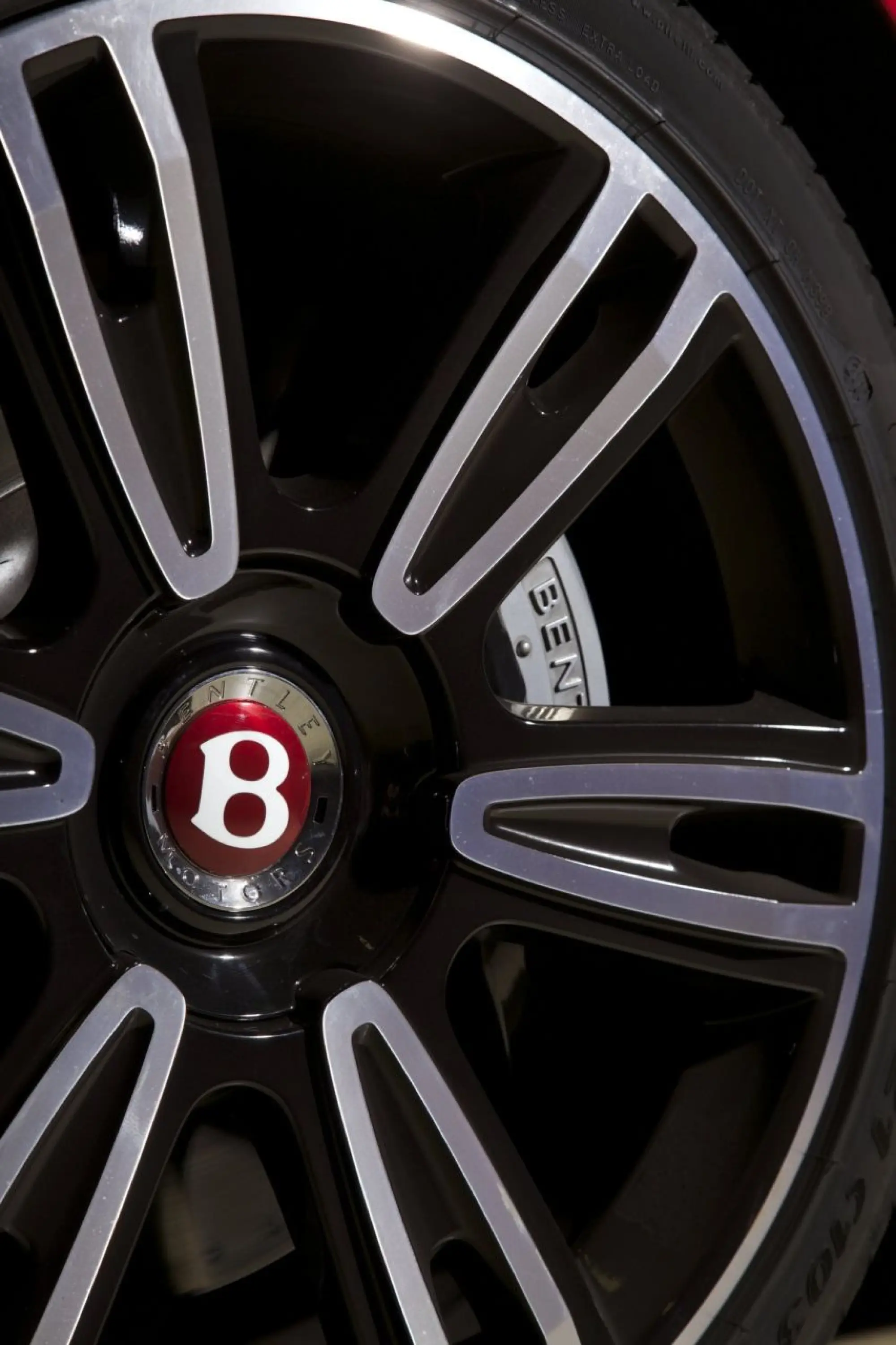 Bentley Continental GT V8 e GTC V8 - Foto ufficiali - 21