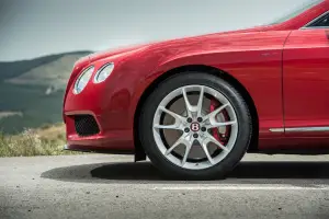 Bentley Continental GT V8 S Coupe e Cabrio - Foto ufficiali - 20