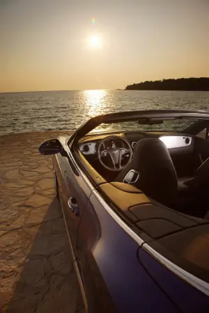 Bentley Continental GTC - Los Angeles 2011 - 3