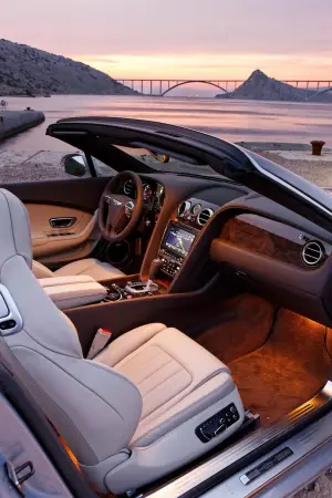Bentley Continental GTC - Los Angeles 2011 - 5