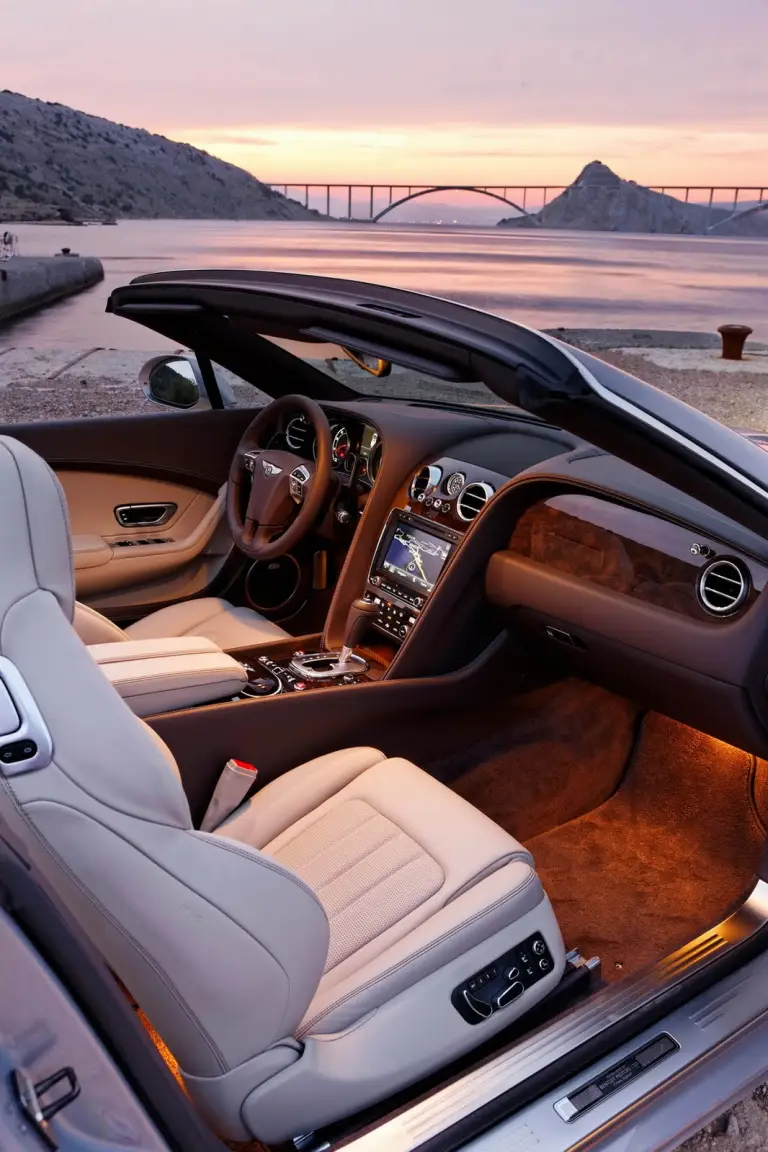 Bentley Continental GTC - Los Angeles 2011 - 5