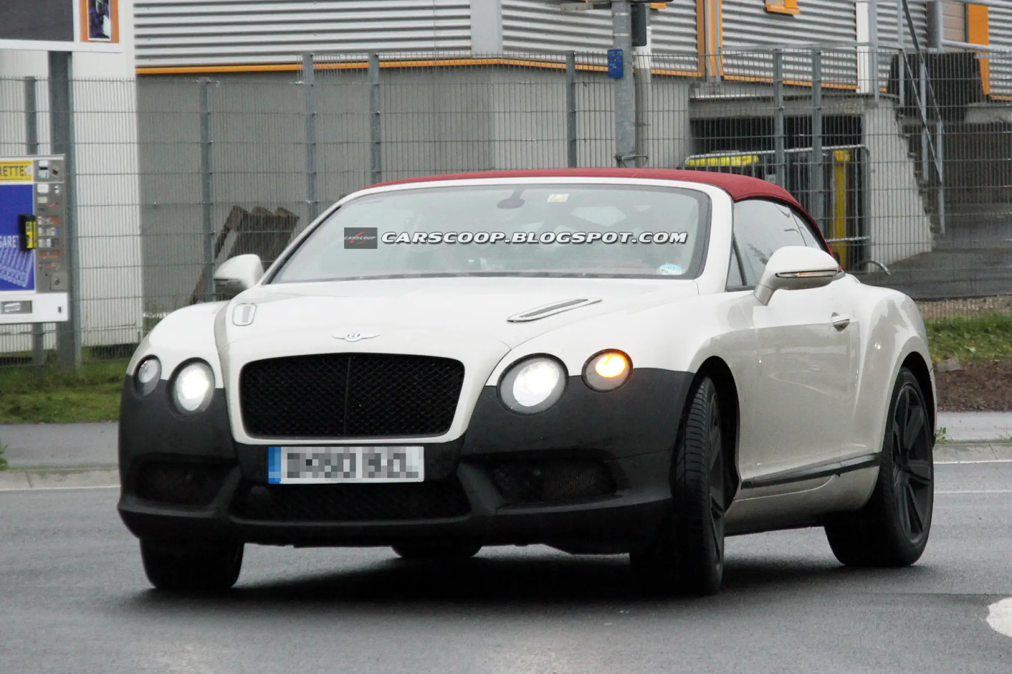 Bentley Continental GTC restyling foto spia luglio 2011 - 1