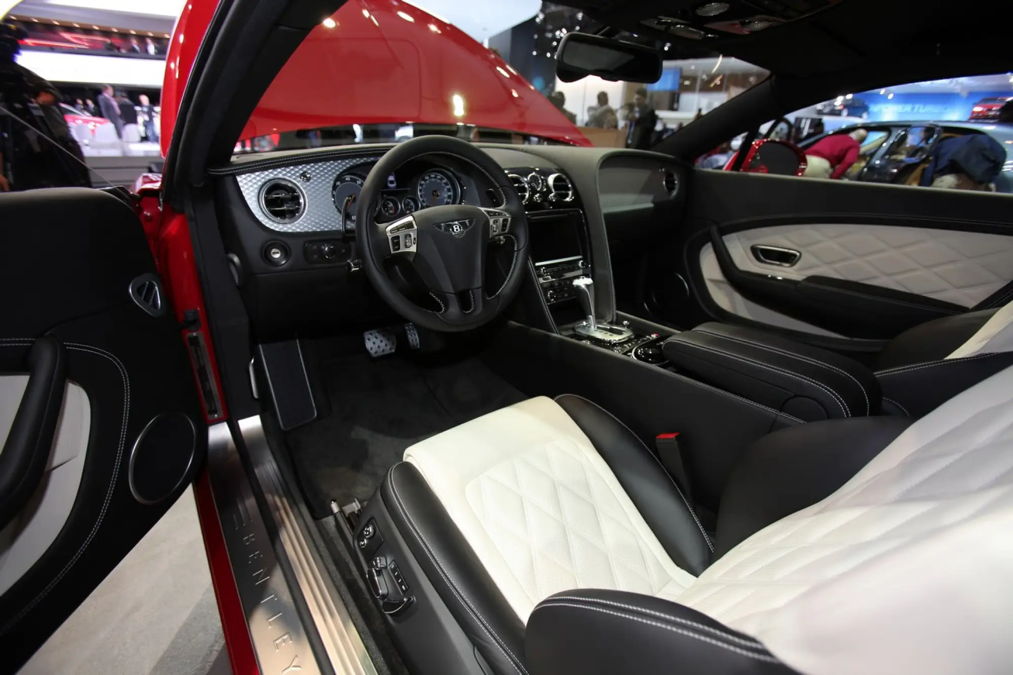 Bentley Continental V8 Coupe - Salone di Detroit 2012 - 4