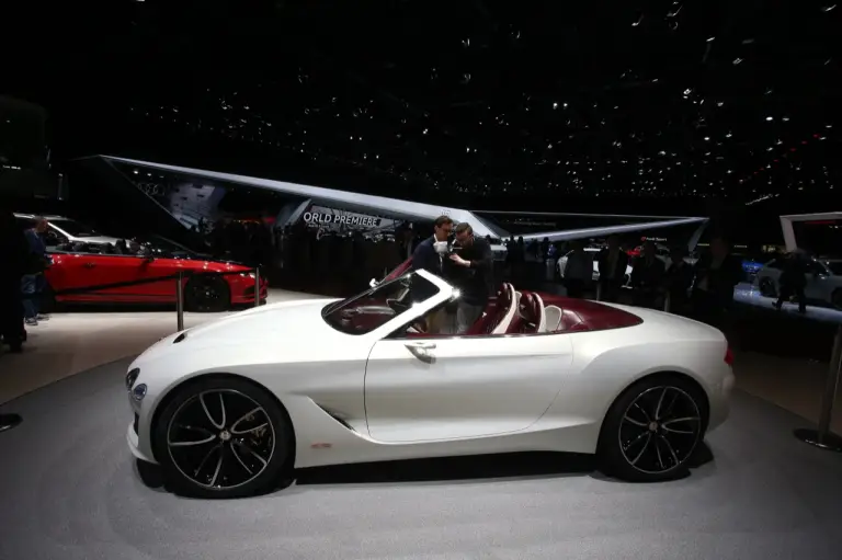Bentley EXP12 - Salone di Ginevra 2017 - 5