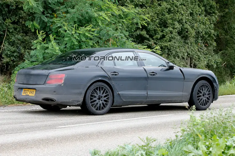 Bentley Flying Spur 2019 - Foto spia 01-09-2017 - 6