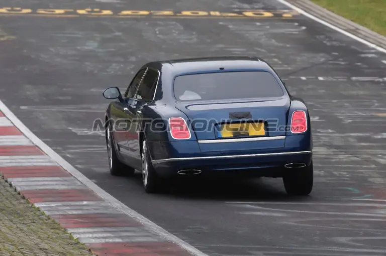 Bentley Mulsanne e Mulsanne LWB MY 2016 - Foto spia 20-10-2015 - 20