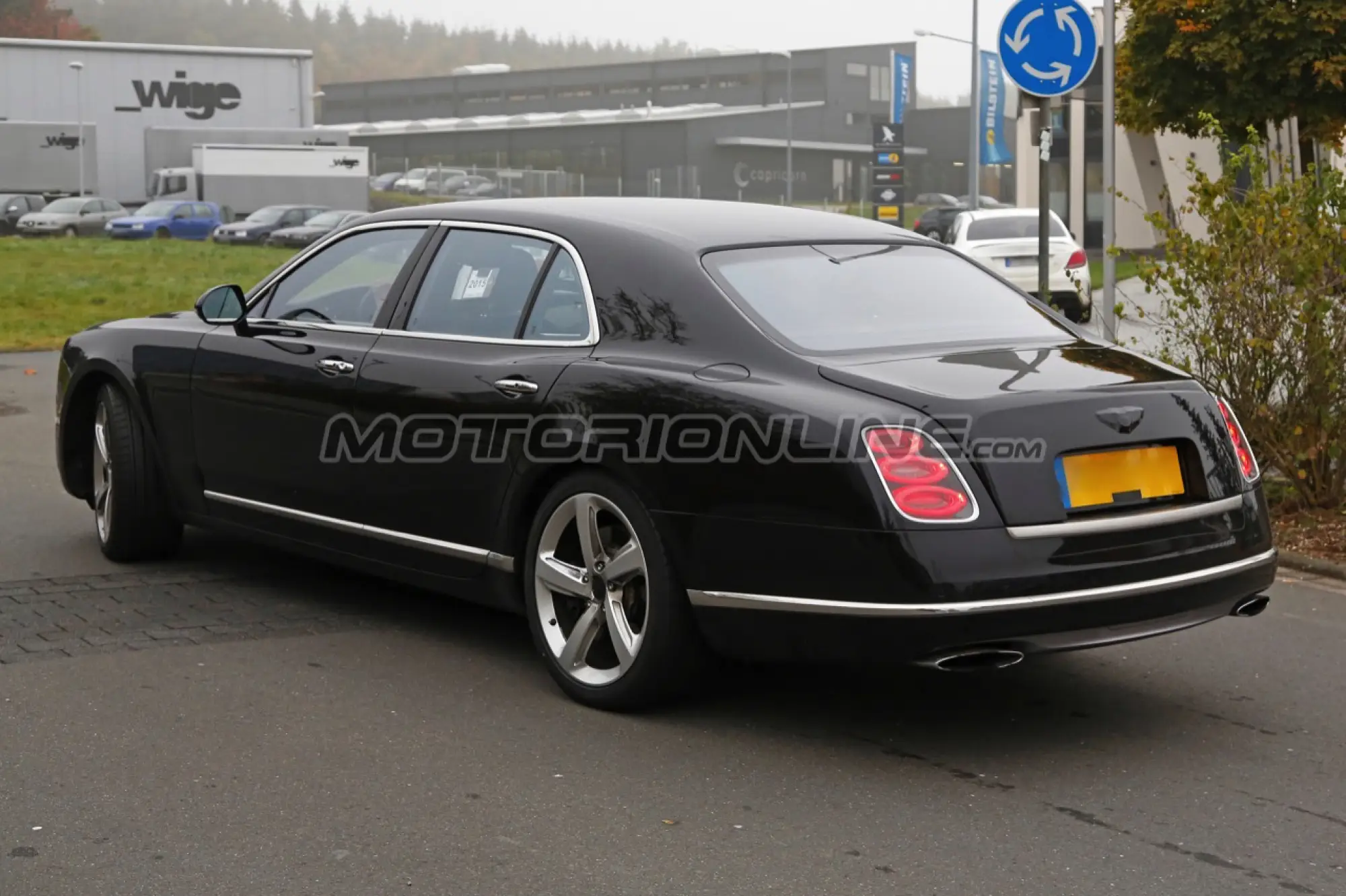 Bentley Mulsanne e Mulsanne LWB MY 2016 - Foto spia 20-10-2015 - 13