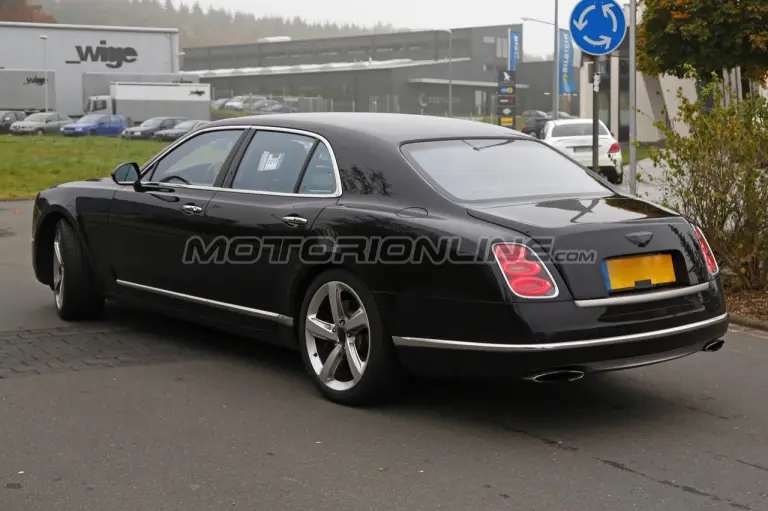 Bentley Mulsanne e Mulsanne LWB MY 2016 - Foto spia 20-10-2015 - 13