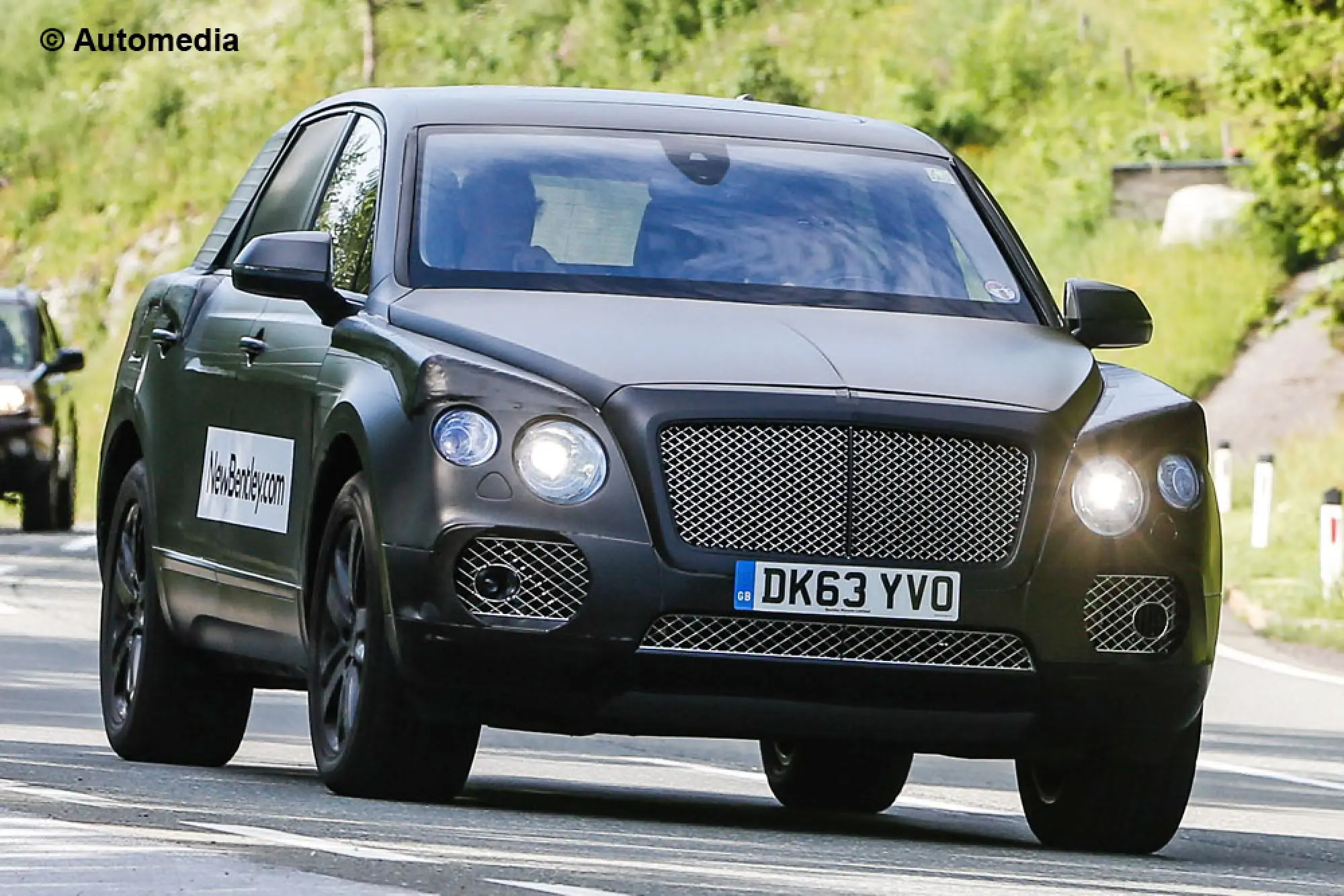 Bentley SUV - Foto spia 13-06-2014 - 1