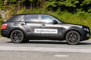 Bentley SUV - Foto spia 13-06-2014
