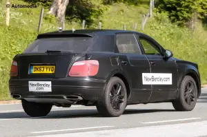 Bentley SUV - Foto spia 13-06-2014
