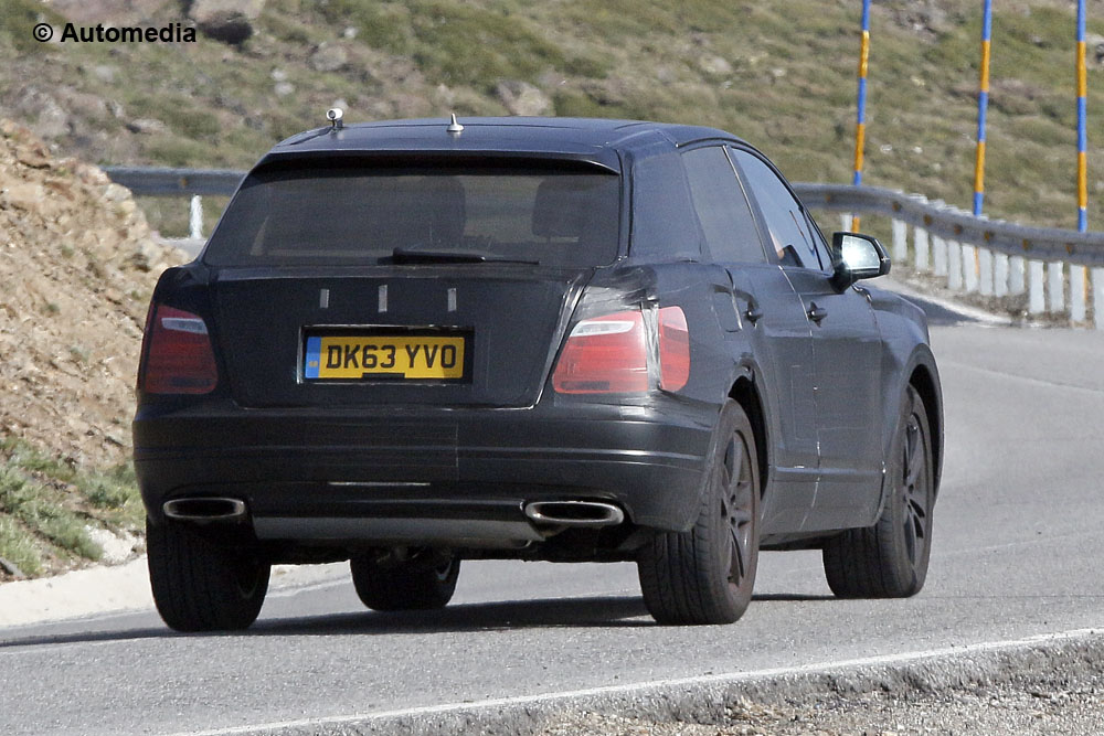 Bentley SUV - Foto spia 20-06-2014