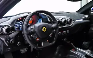 Ferrari F12 tdf blu elettrico