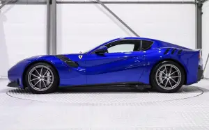 Ferrari F12 tdf blu elettrico