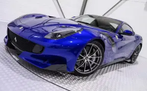 Ferrari F12 tdf blu elettrico
