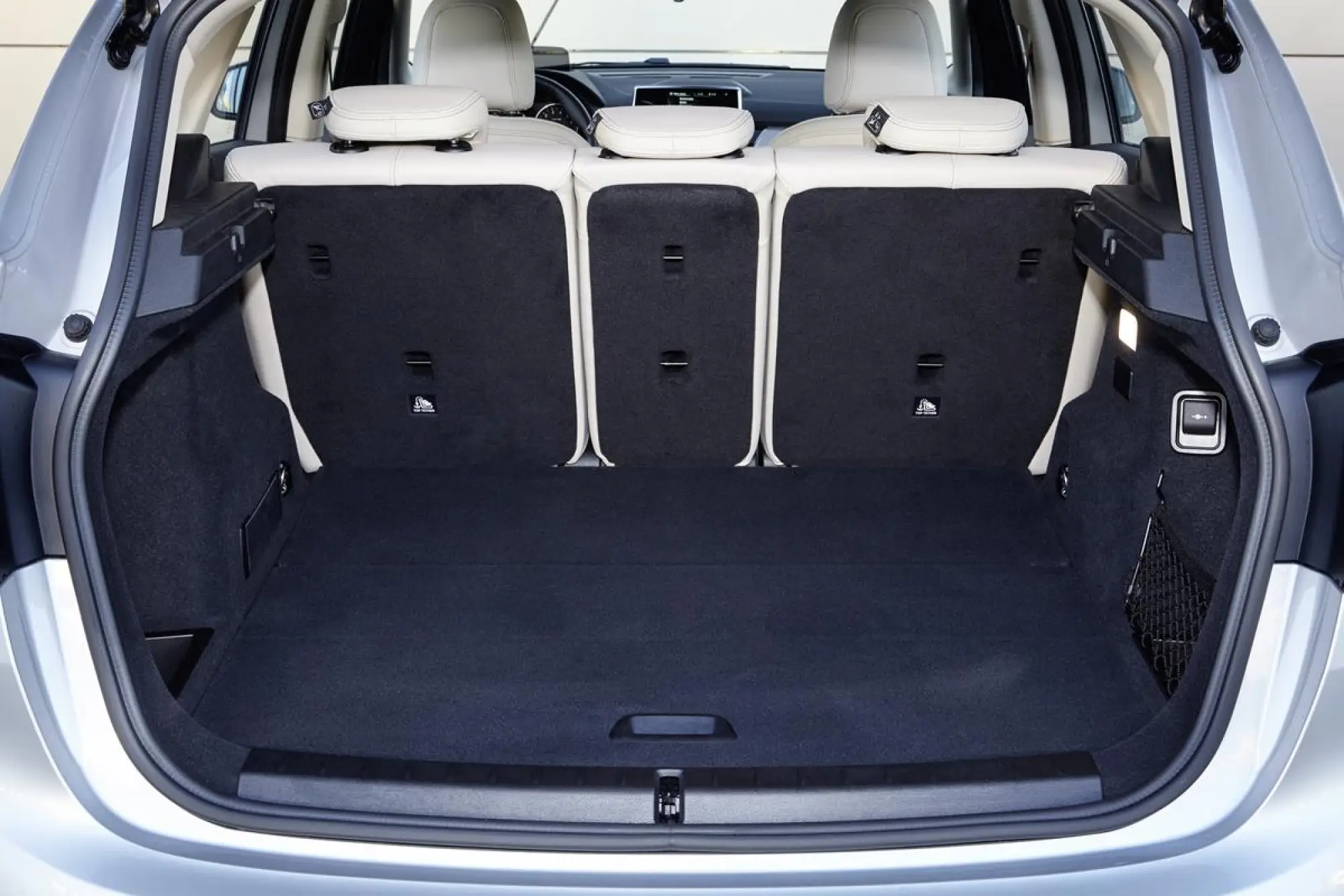 BMW 225xe - 103