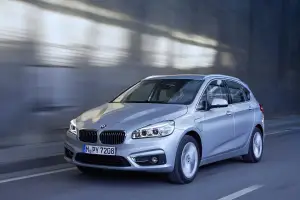 BMW 225xe - 10