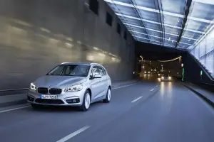 BMW 225xe - 12