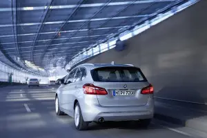 BMW 225xe - 13