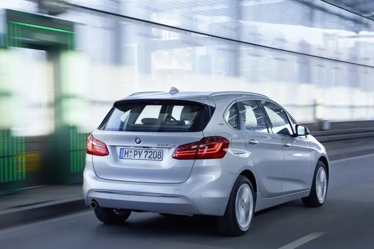 BMW 225xe - 14