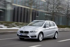 BMW 225xe - 16