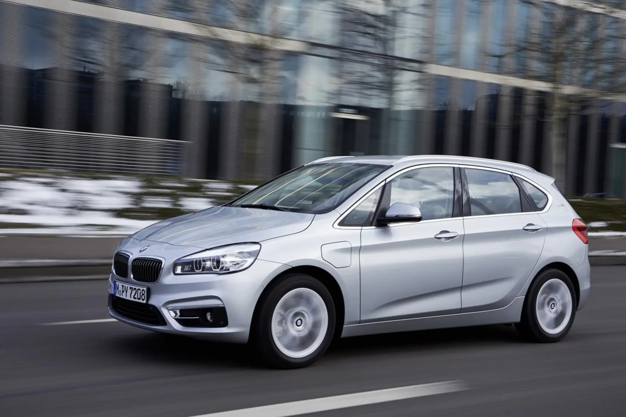 BMW 225xe - 17