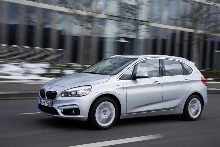 BMW 225xe - 17