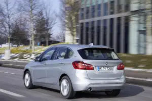 BMW 225xe - 18