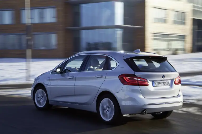 BMW 225xe - 21