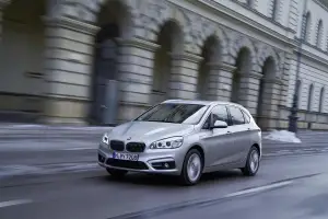 BMW 225xe - 23